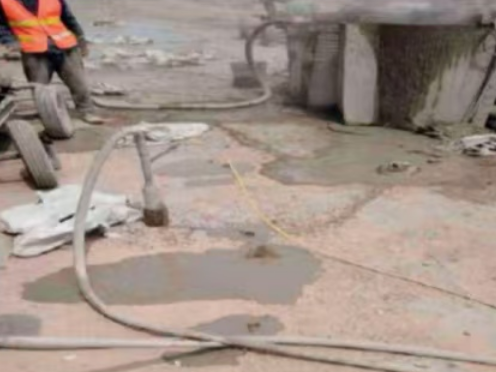 永城水泥混凝土路面板底注浆技术 路面脱空注浆整治方案