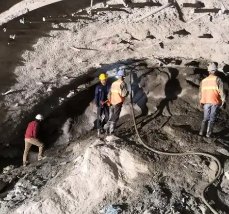 永城拱顶带模注浆料的施工流程及注意事项